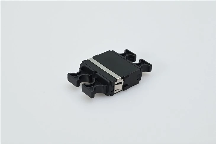 MTP®/MPO-8/12/24 Sort fiberoptisk adapter/kobling med flange, nøgle op til ned