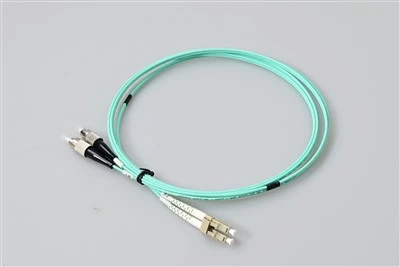 LC UPC til FC UPC OM3 Multimode Duplex Patch-kabel – G657A1 Bøjningsufølsom, 10 mm Min. Bøjningsradius, 2,0 mm LSZH